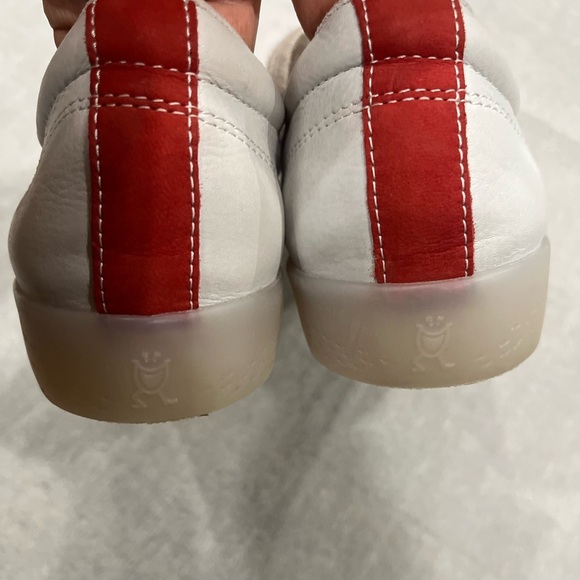 [39/8-8.5] Softinos Women Red and White Low Top Lace Up Sneakers EUC - Picture 8 of 10